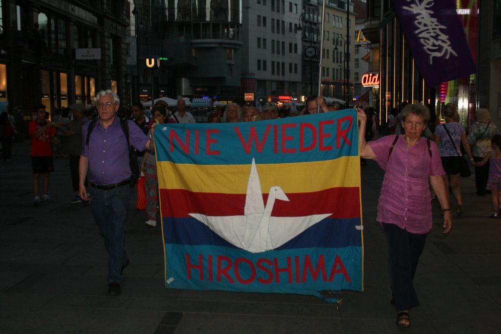 Hiroshima-Gedenkveranstaltung am KARLSPLATZ