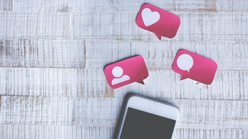 Smaartphone mit INstagram-Benachrichtigungen