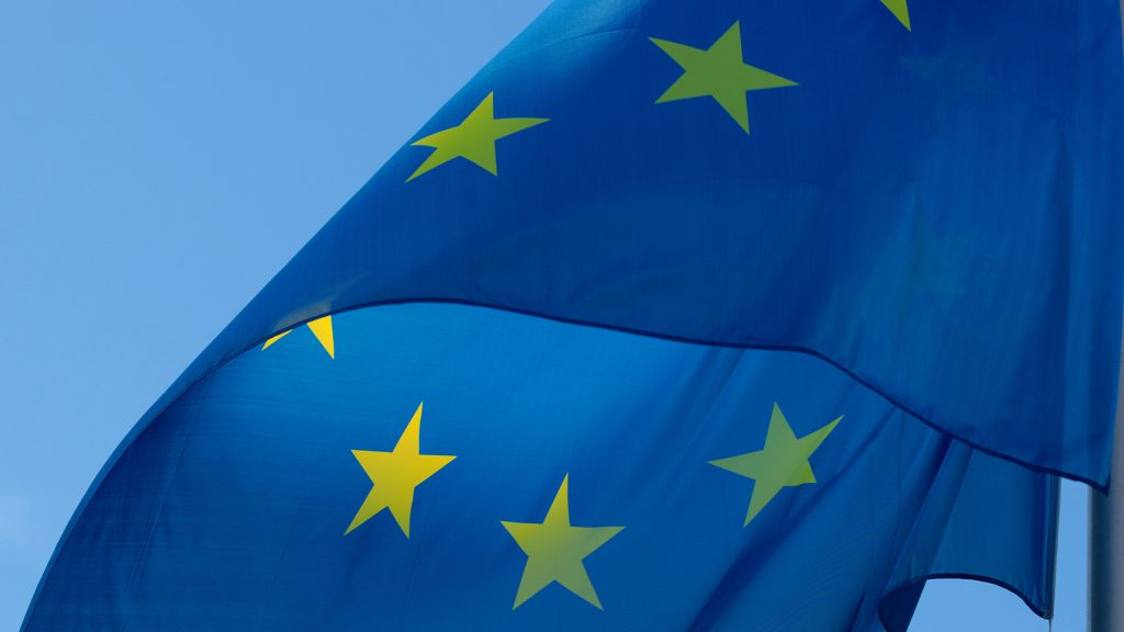 Flagge der EU im Wind