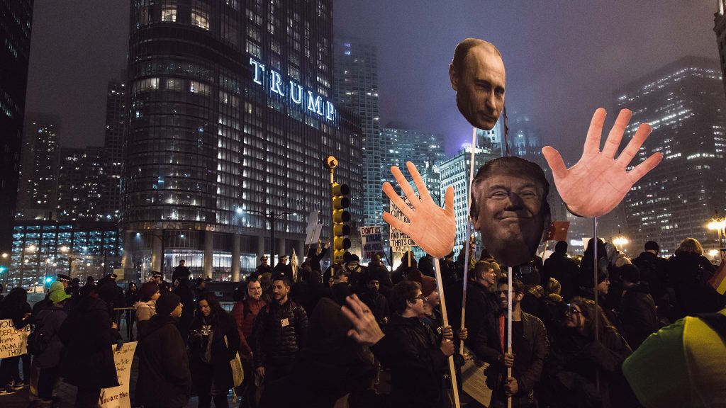 Menschenmenge vor dem Trump-Tower