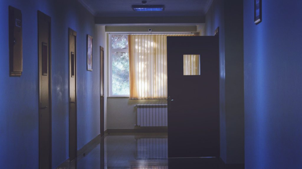 Düstere Gänge eines Krankenhauses