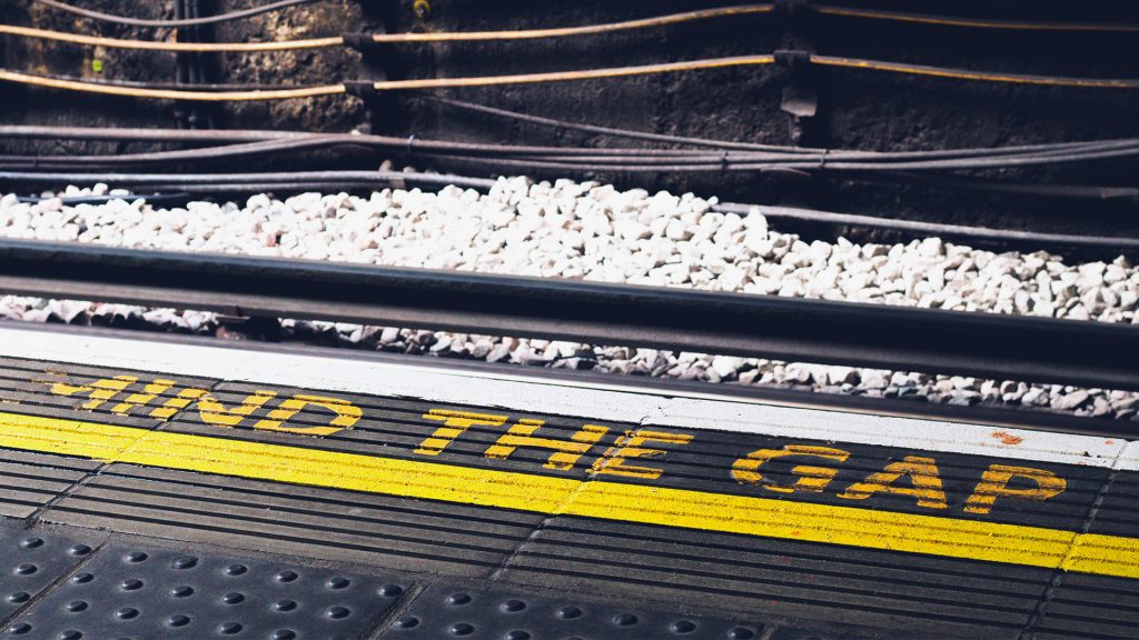 Bahnstation: Mind The Gap