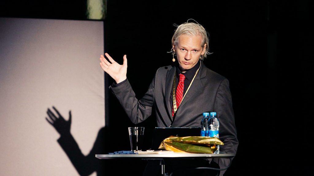 Julian Assange bei einer Rede