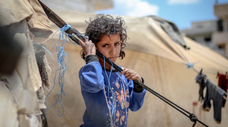 Kind in einem Flüchtlingslager