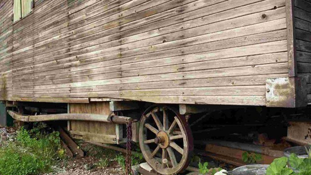 Ein alter Holzwagen