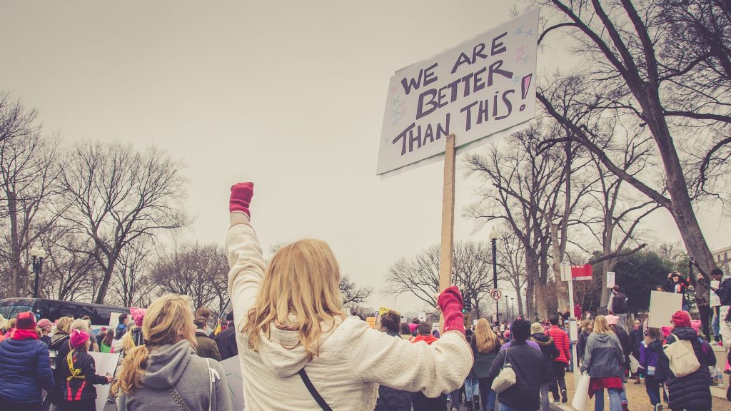Demo-Schild: We are better than this