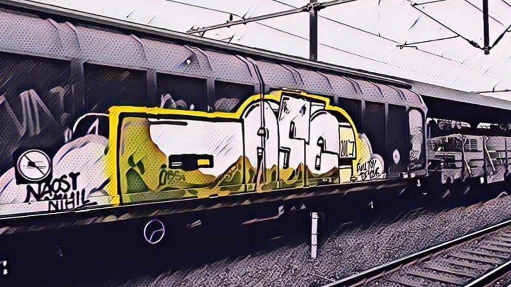 Ein Zug, besprüht mit Graffiti