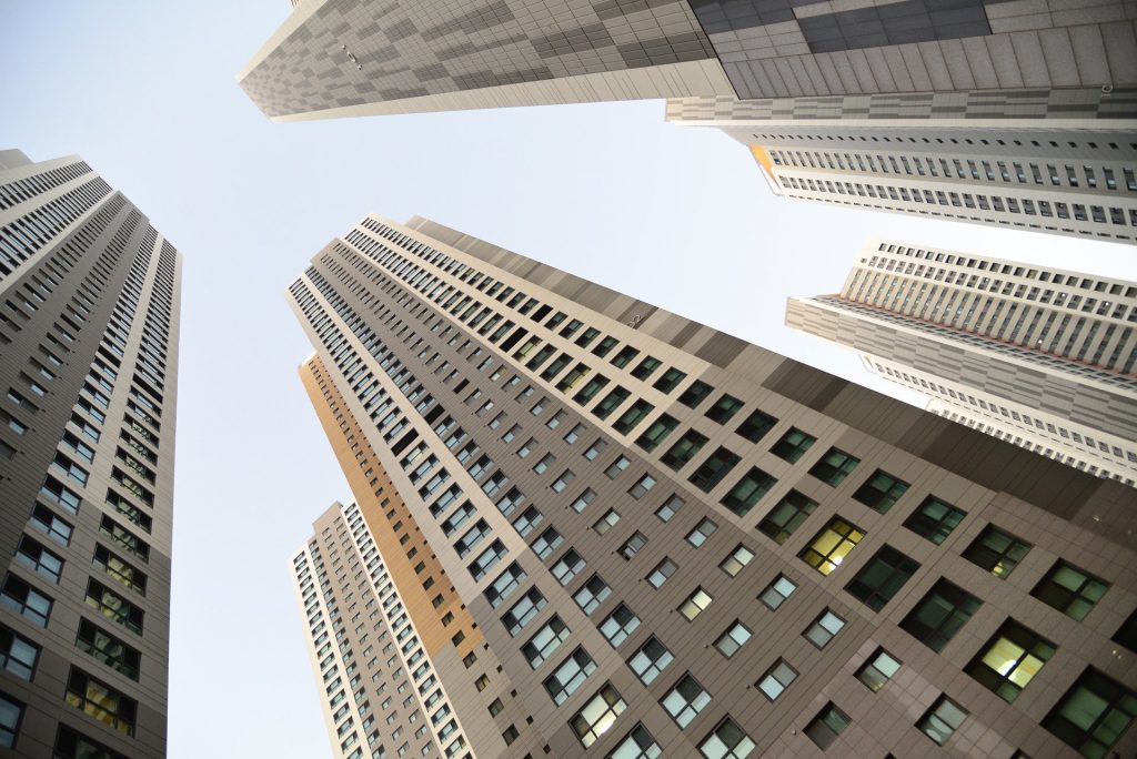 Hochhäuser von unten fotografiert