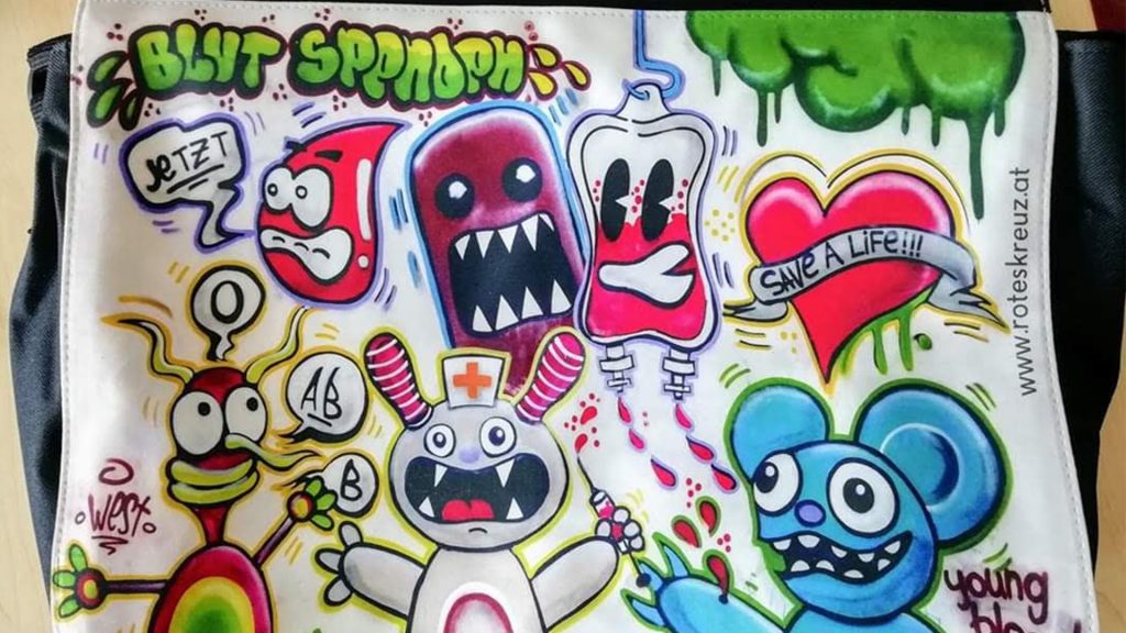 Bunte Tasche mit Aufschrift Blut spenden