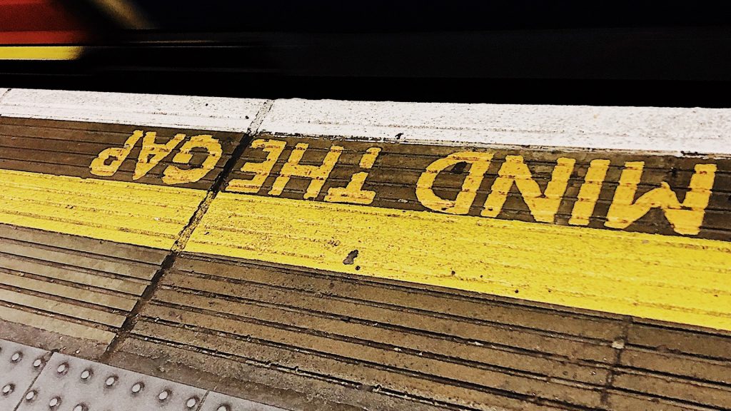 Mind The Gap, Bahnsteig