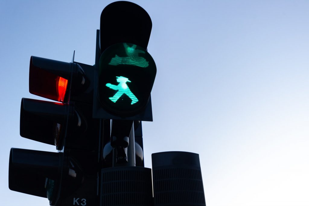 Grüne Ampel mit Ampelmännchen
