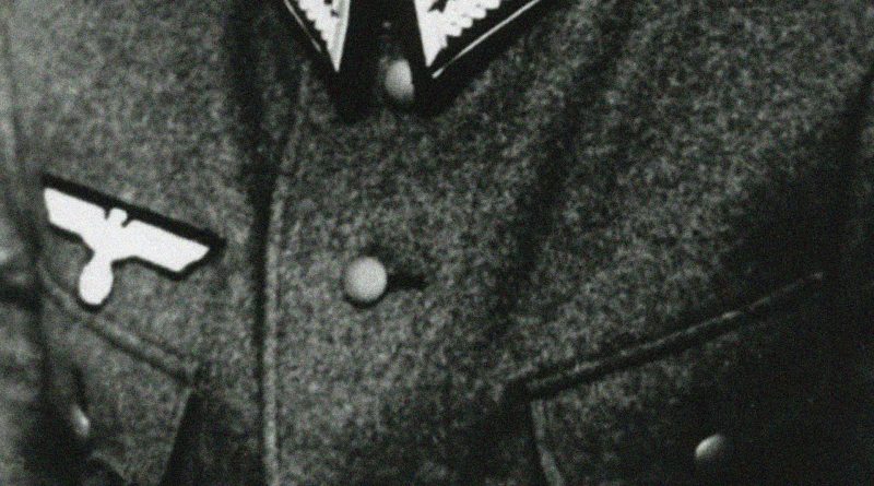Detailaufnahme der Nazi-Uniform von Erich Schwinge