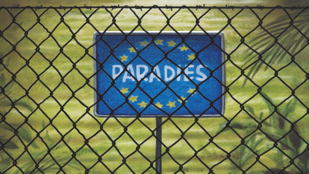 Strapenschild in blau mit EU-Sternen und Aufschrift "Paradies" hinter einem Maschendrahtzaun