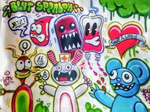 Ausschnitt einer bunten Tasche mit Comic-Figuren zum Thema Blutspenden