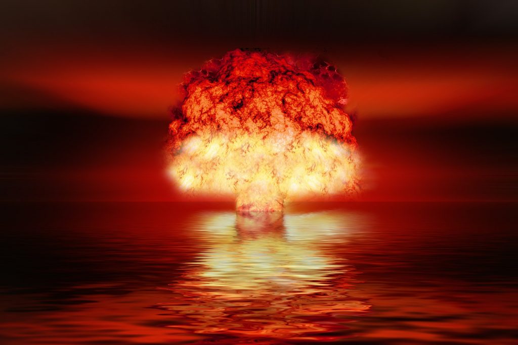 Darstellung einer Atombombe auf dem Wasser