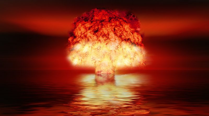 Darstellung einer Atombombe auf dem Wasser