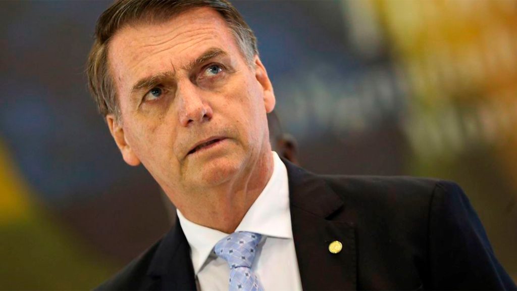Bolsonaro im schwarzen Anzug