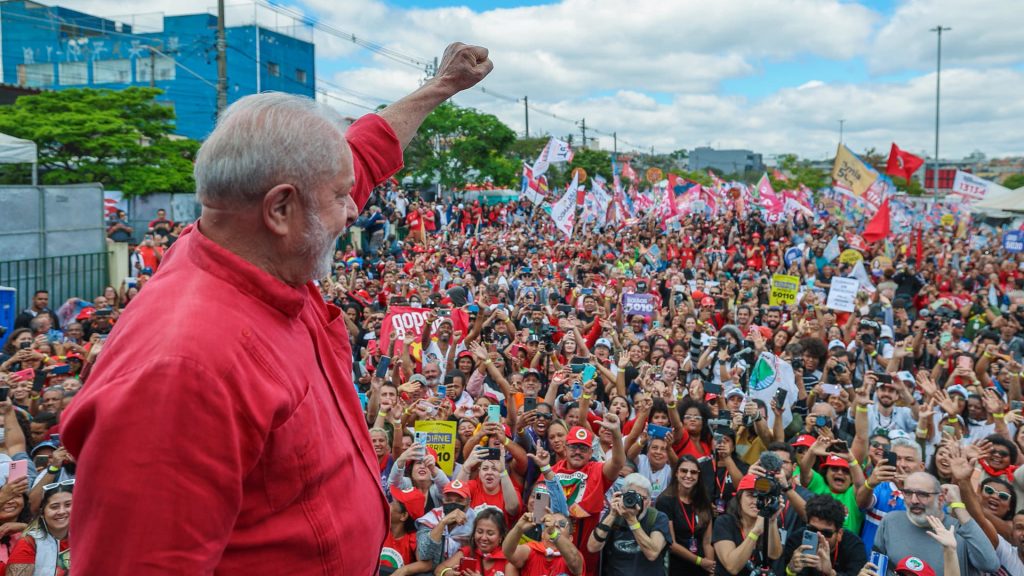 Bild von Lula bei einer Wahlkampfveranstaltung.