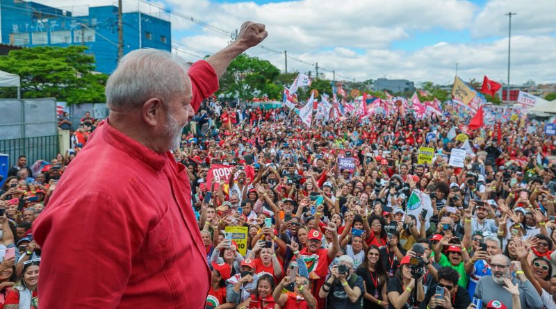 Bild von Lula bei einer Wahlkampfveranstaltung.