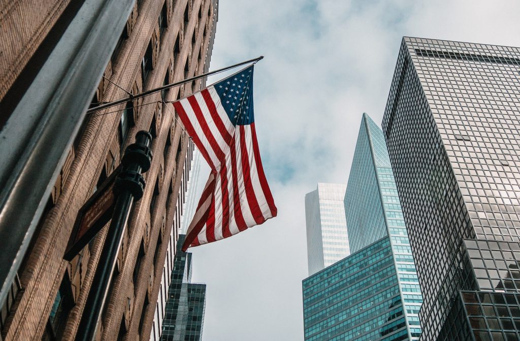 Flagge der USA auf einem Gebäude in New York City