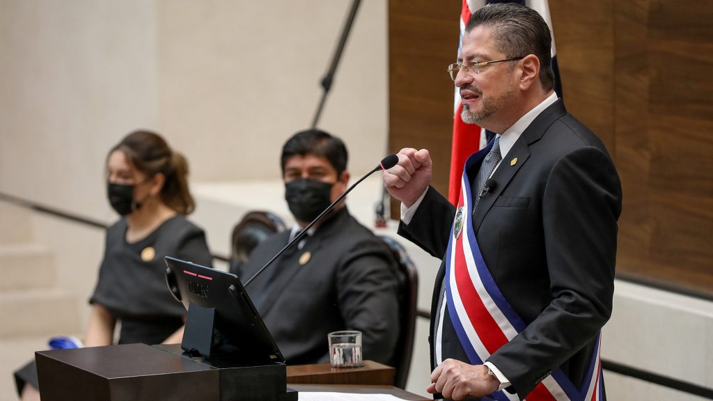 Präsident Costa Ricas bei einer Rede