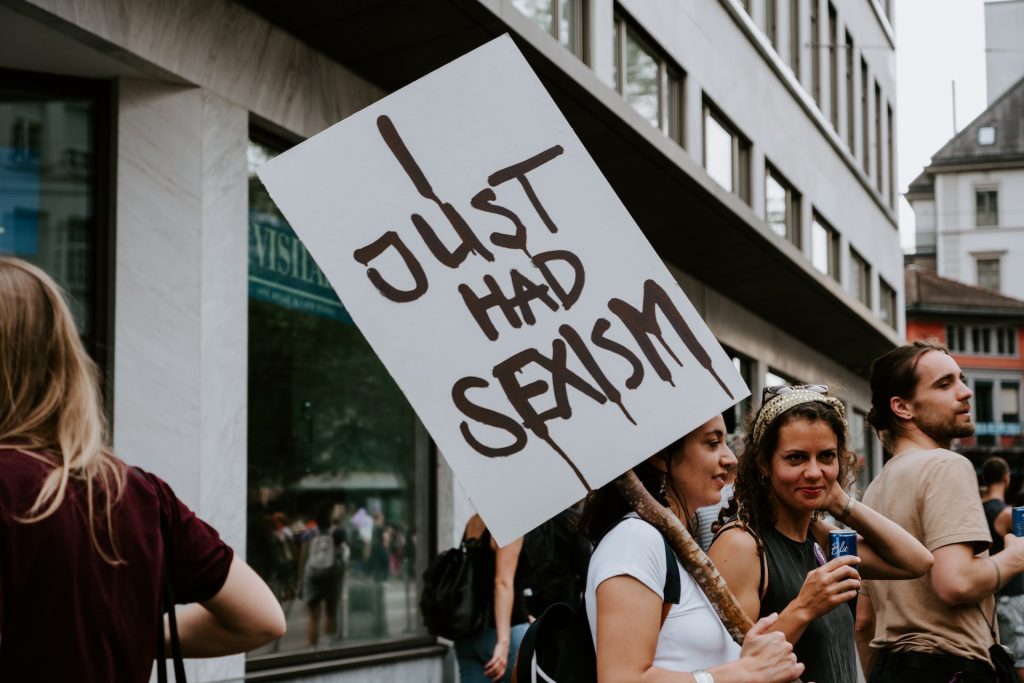 Frau mit Demo-Schild: "I just had Sexism"