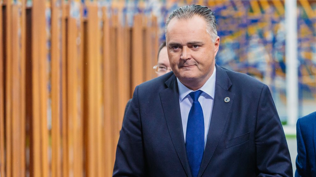 Doskozil im Anzug