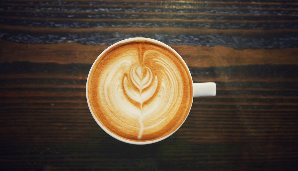 Tasse Kaffee von oben fortografiert