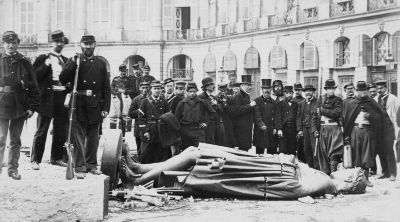 Pariser Kommune 1871 beim Sturz der Colonne Vendôme