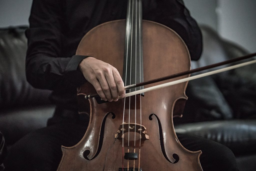 Cello-Spieler*in, Nahaufnahme