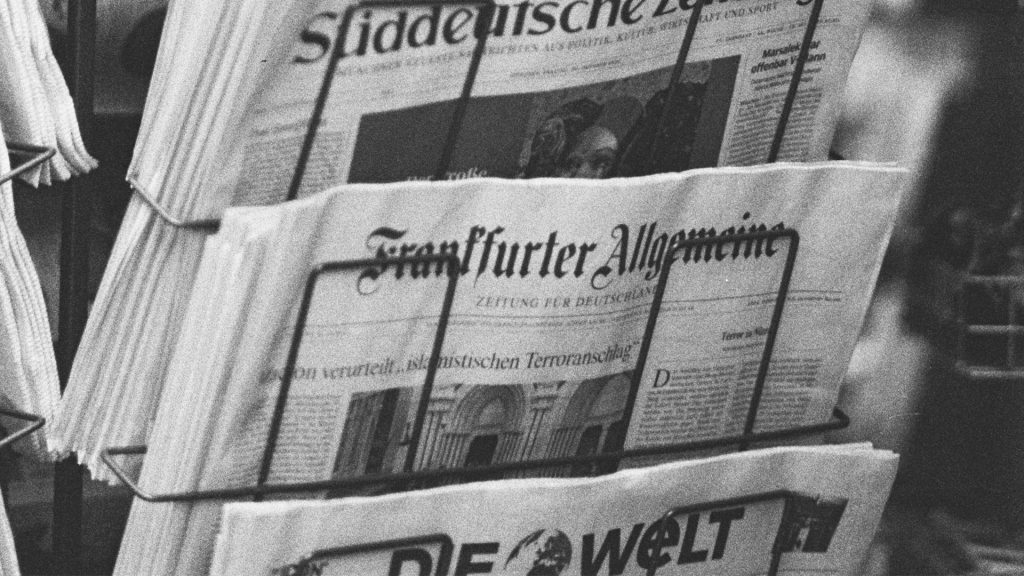 Deutsche Zeitungen auf einem Ständer
