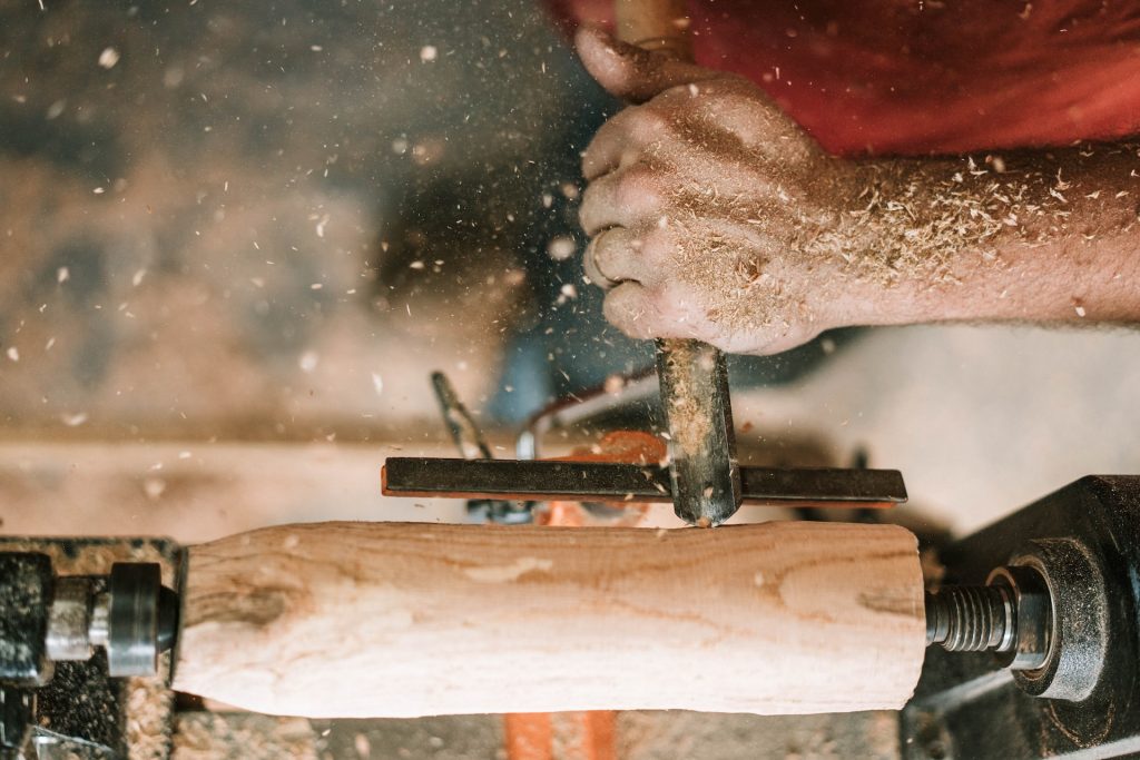 Schreiner bei der Arbeit