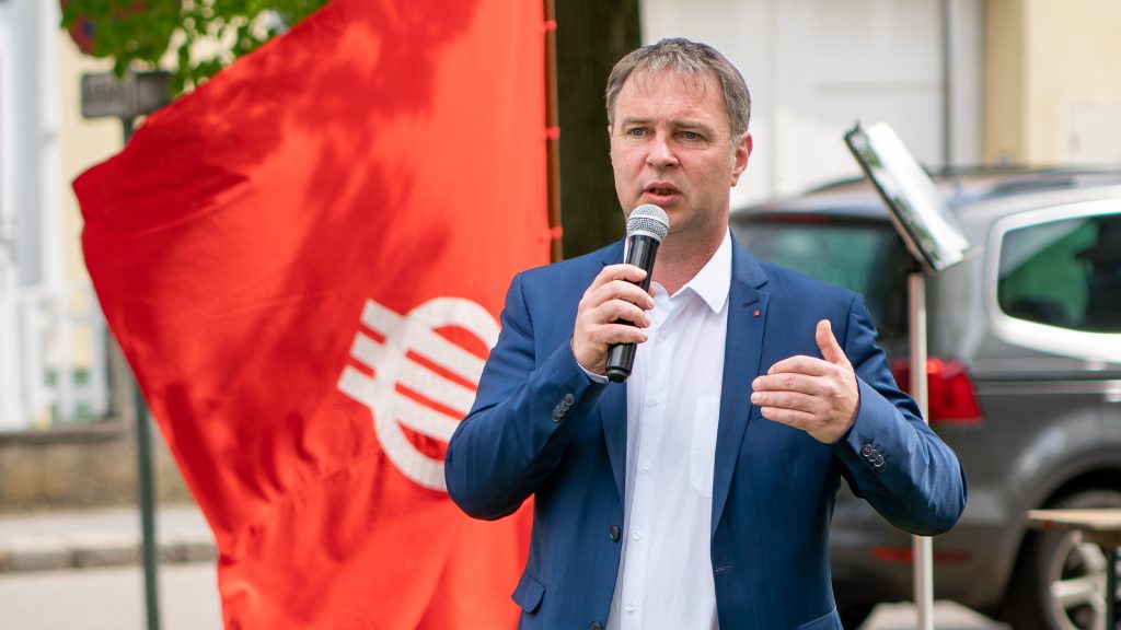Andreas Babler bei einer Rede