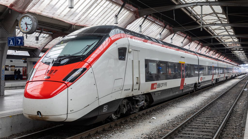 Ein Zug der SBB steht im Bahnhof in Zürich