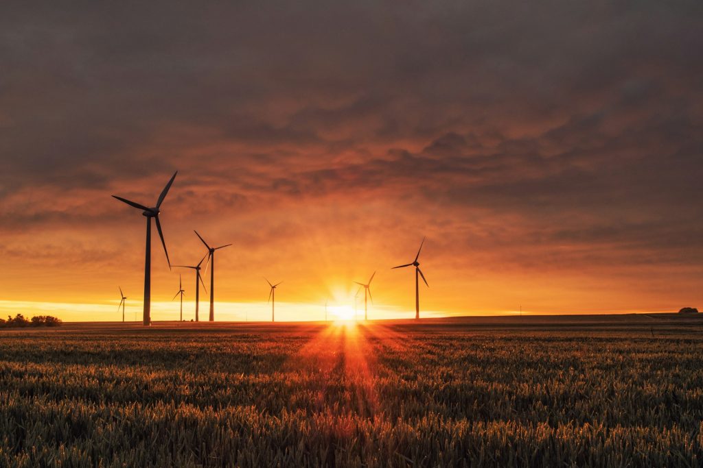 Windräder bei Sonnenuntergang
