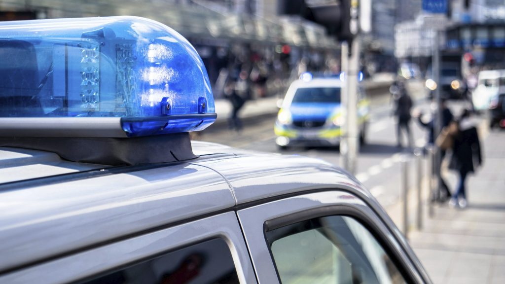 Blaulicht eines Polizeiautos in der Nahaufnahme