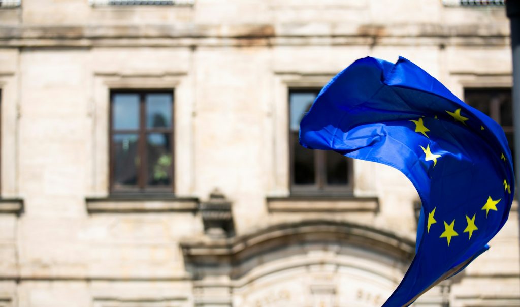 EU-Flagge im Wind