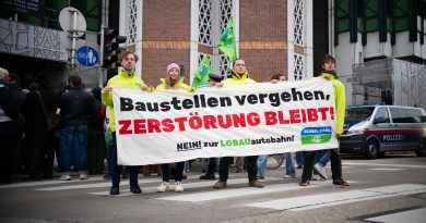 „Lobau statt Sozialabbau!“
