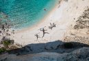 Archaische Jäger gegen fossile Offshore-Plattform
